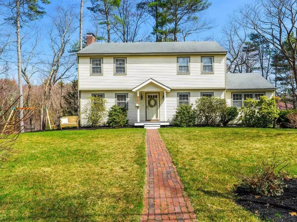 11 Fairway Drive, Amherst, NH 03031