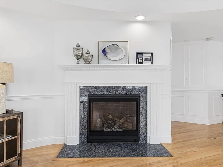 53 Conanicus Ave #3A — Photo 21