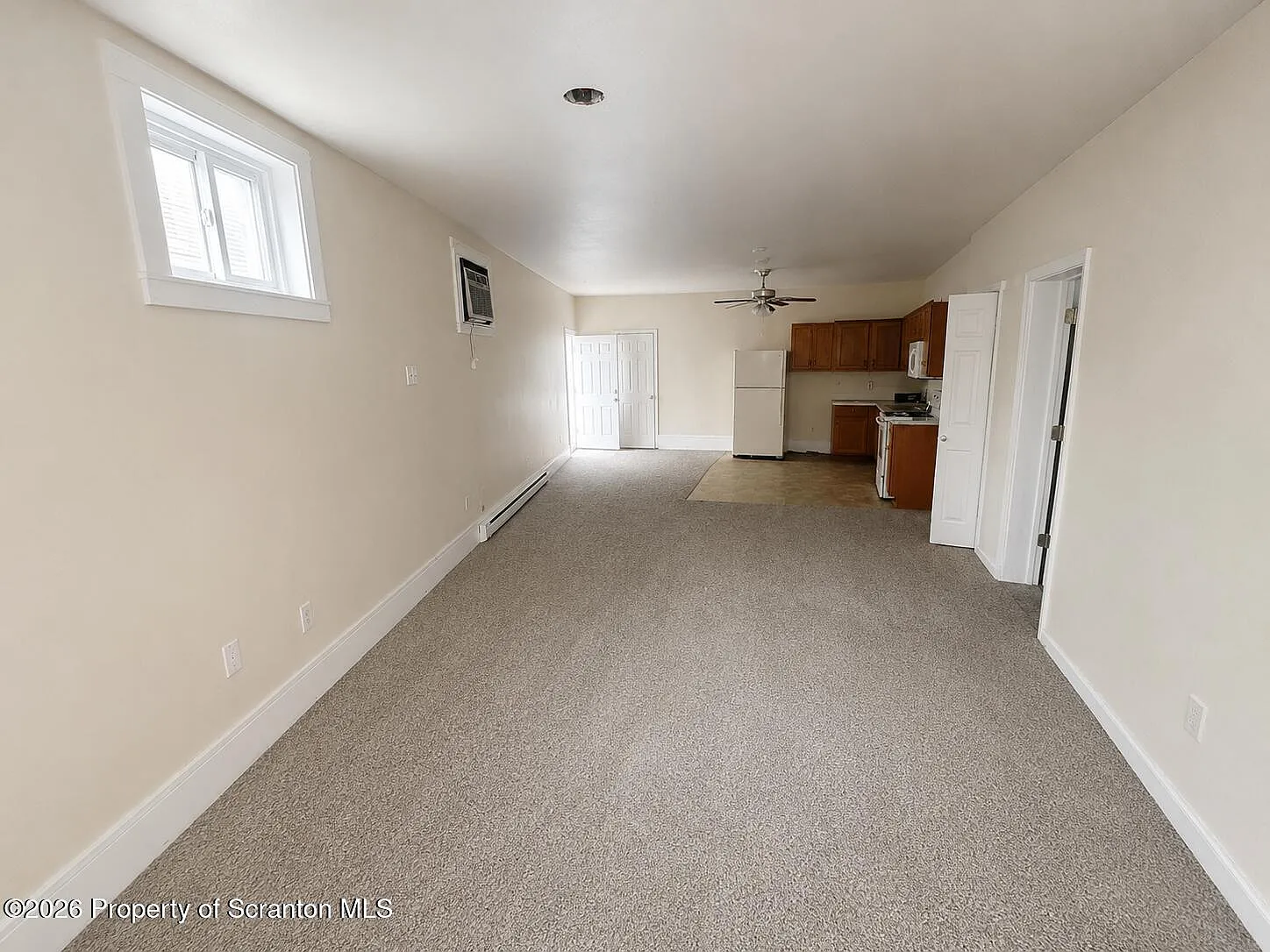 1 bed, 1.0 bath, 1600 sqft, $975 — Photo 2