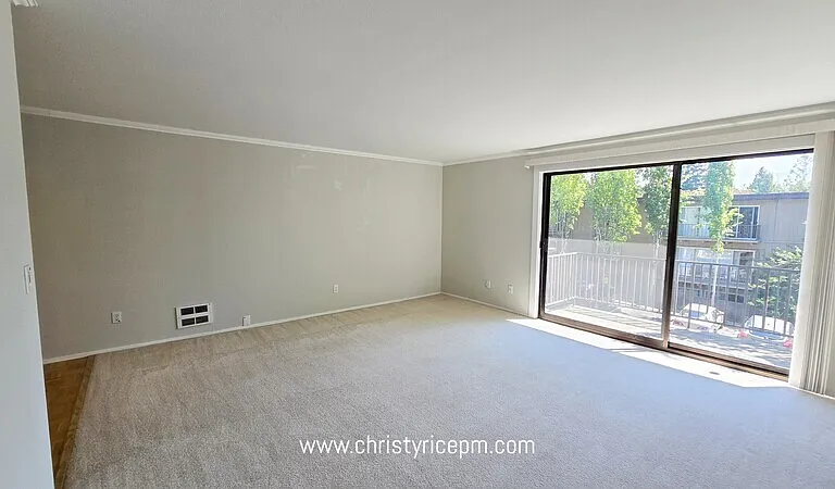 11010 NE 68th St #627 — Photo 6