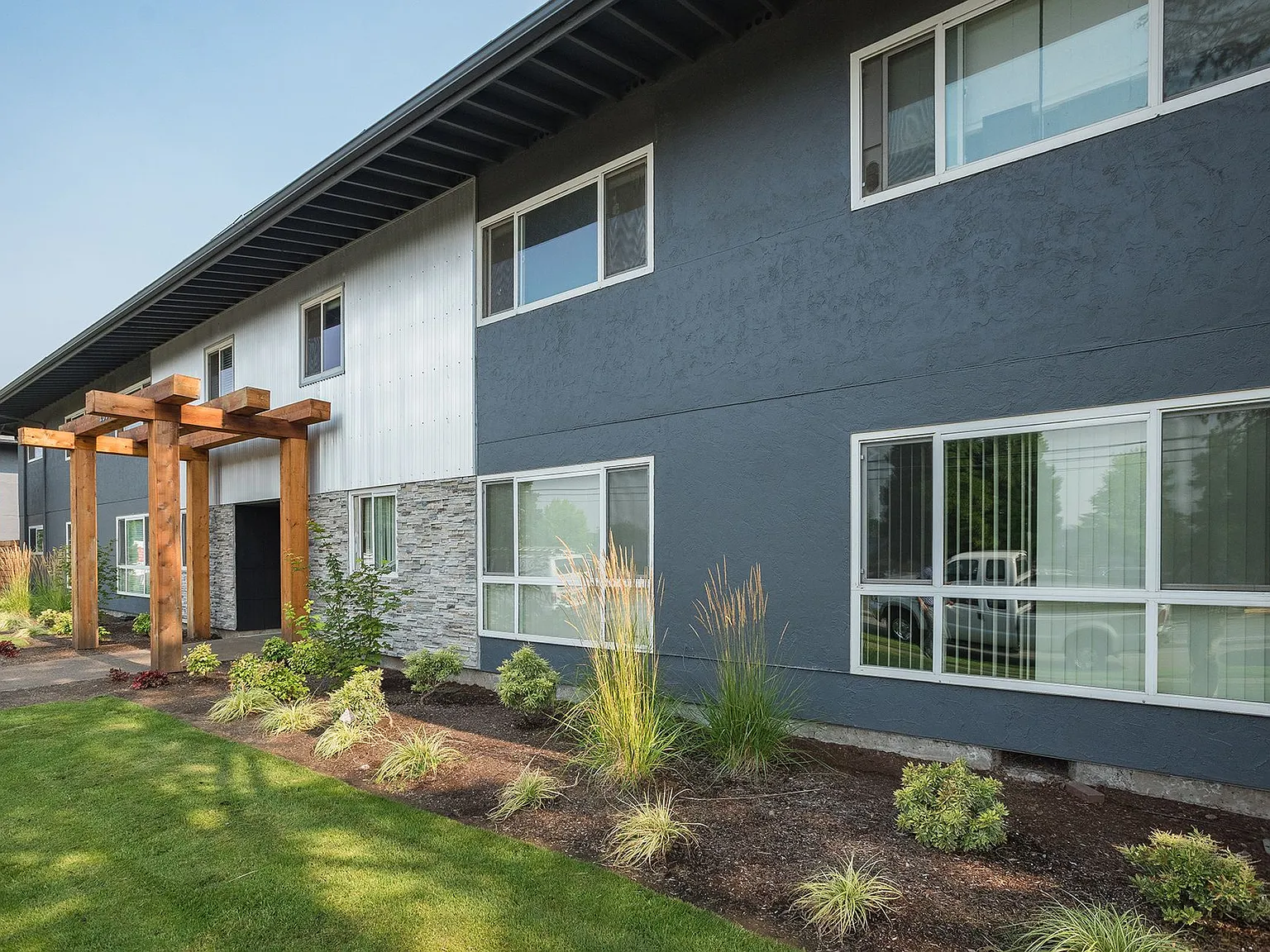 J3 Apartments — Photo 2
