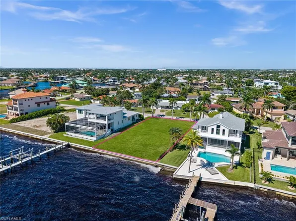 1020 Dolphin DR, CAPE CORAL, FL 33904