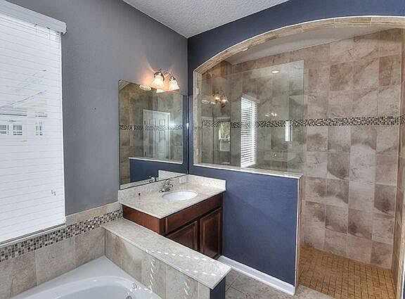 5th image of 218 Brookline Trl