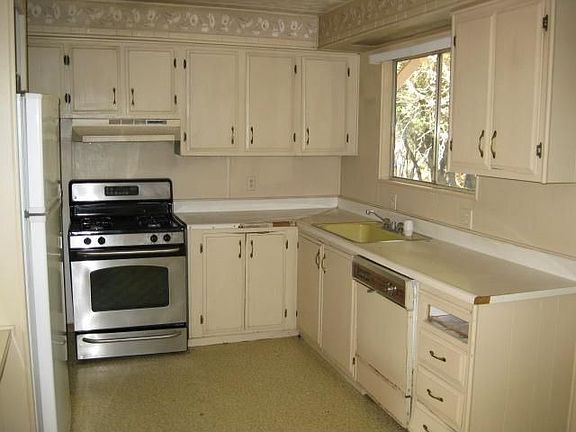 3rd image of 21801 Paseo De Los Portales Rd