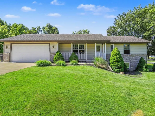 1716 143rd Ave, Dorr, MI 49323