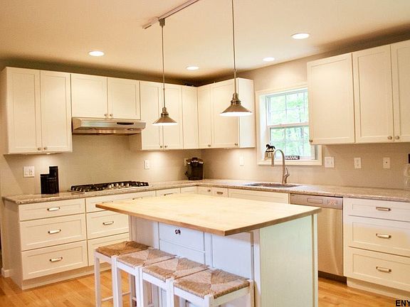 5th image of 943 Mac Arthur Dr
