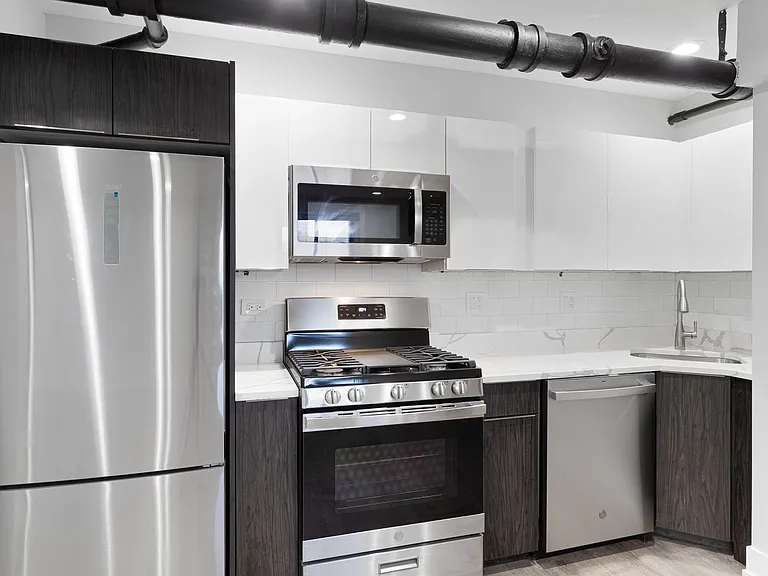 7417 N Clark St — Photo 29