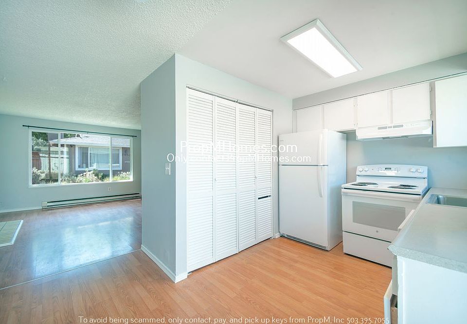 1st image of 7456 N Portsmouth Ave #0