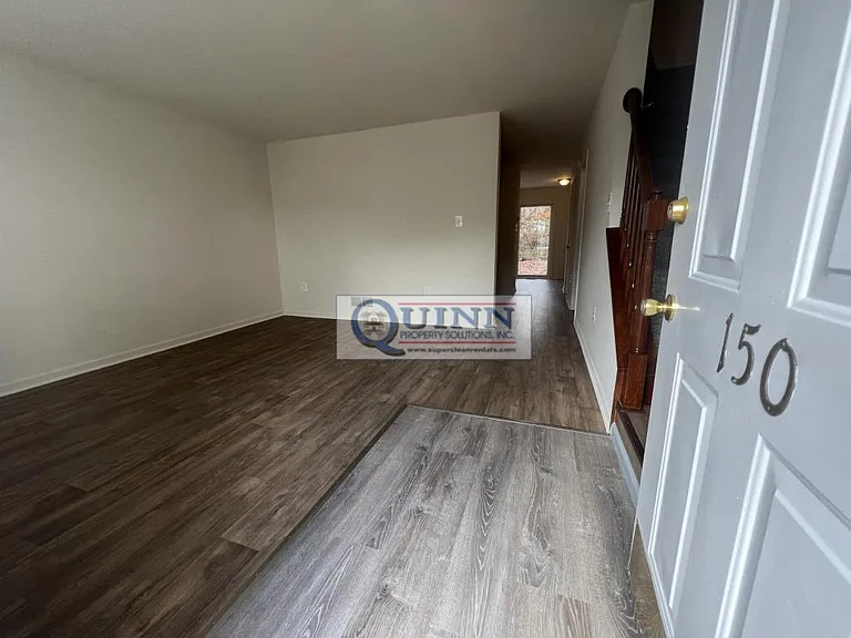 150 E Village Rd — Photo 2