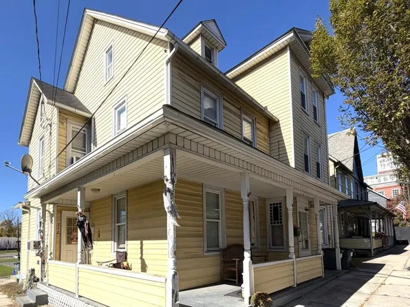 310-312 S Main St, Nazareth, PA 18064