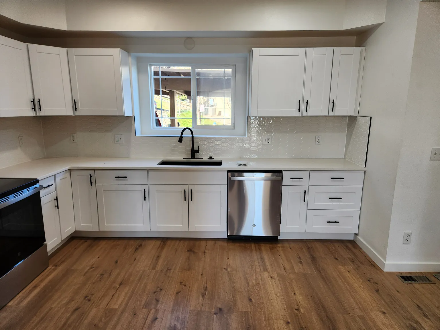 3 bed, 3.5 bath, 2090 sqft, $2,300 — Photo 2