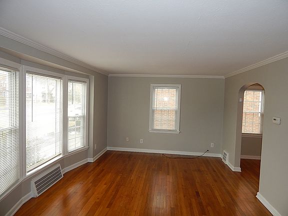 4th image of 324 E 197th St