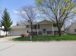 411 Longview St, Denver, IA 50622