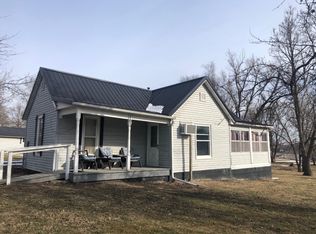 103 E 4th St, Laredo, MO 64652