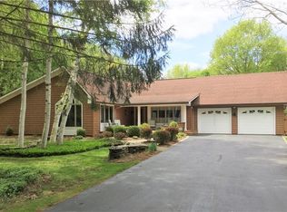 1911 Stirnie Rd, Victor, NY 14564