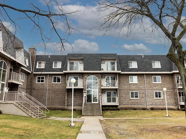 838 McIntosh Ct APT 106, Prospect Heights, IL 60070