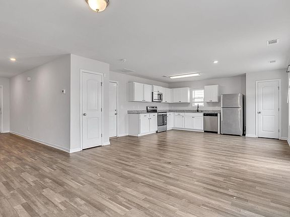 4th image of 105 Brinkleys Ln