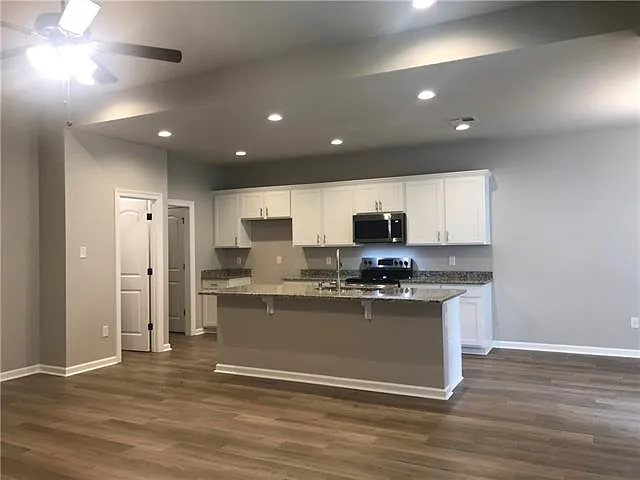 212 Covington Cottage Ln — Photo 10