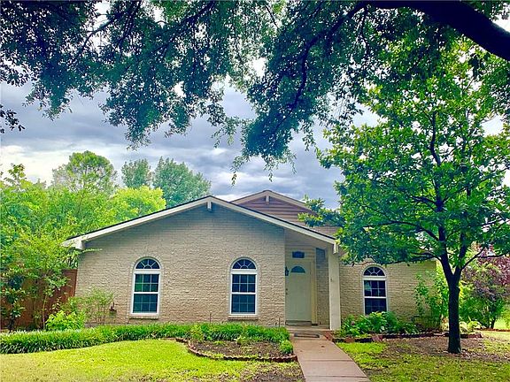 2nd image of 3917 Villa Downs Dr