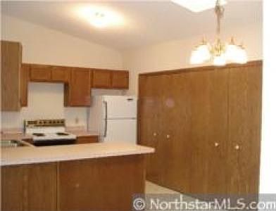 5th image of 2475 Grenadier Ave N