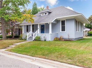 825 N Pine St, Rochester, MI 48307