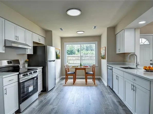 2133 Weybridge Dr, Virginia Beach, VA 23454