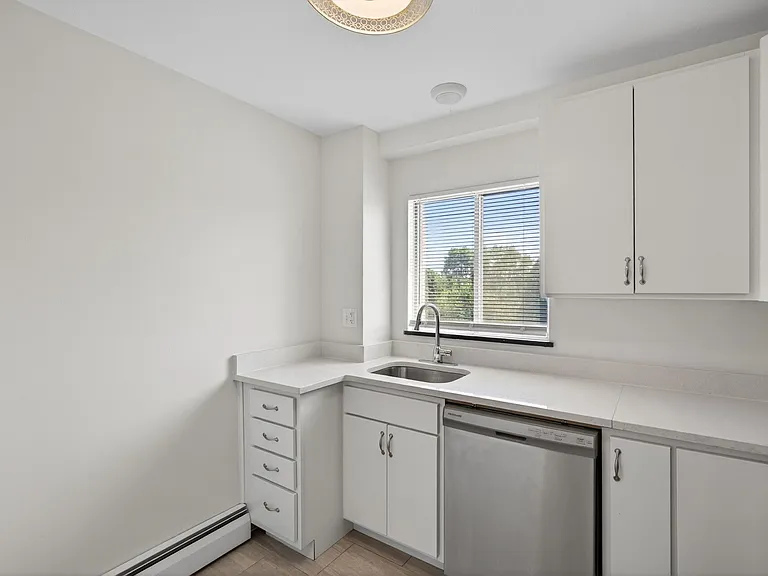 2915 W 50th St — Photo 9