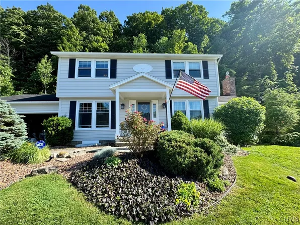 116 Peridot Dr, Syracuse, NY 13219