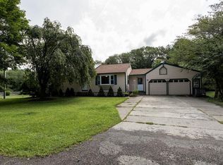 16 Adams Rd, Grafton, MA 01519