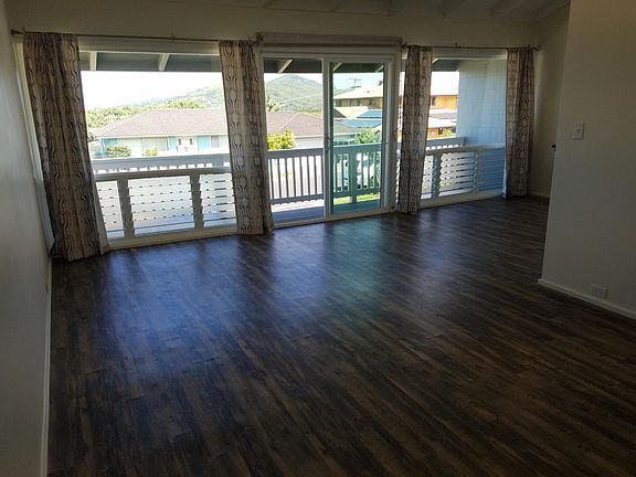 Living Area & Balcony 