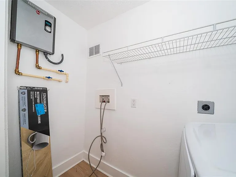 6704 N Taliaferro Ave — Photo 27