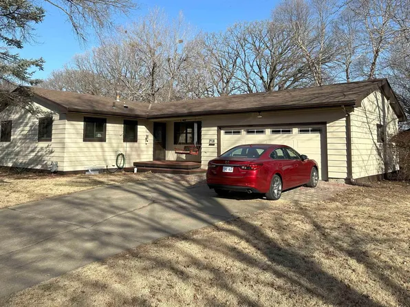 1418 NW Grove Ave, Topeka, KS 66606