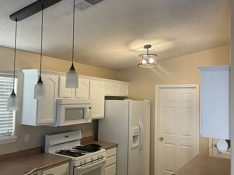 6405 Tauton Rd NW — Photo 5