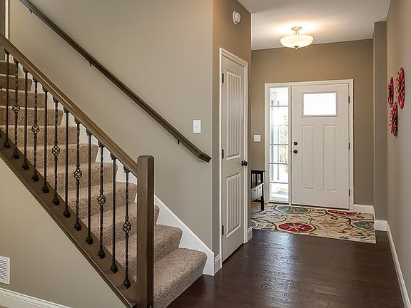 spaciious entry with closet