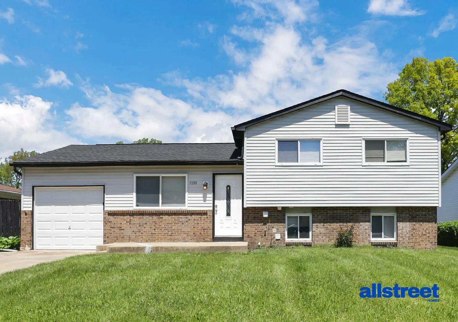 3280 E Hudson St — Photo 1