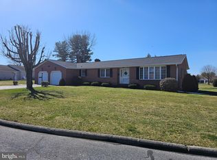 585 Meadowview Cir, Greencastle, PA 17225