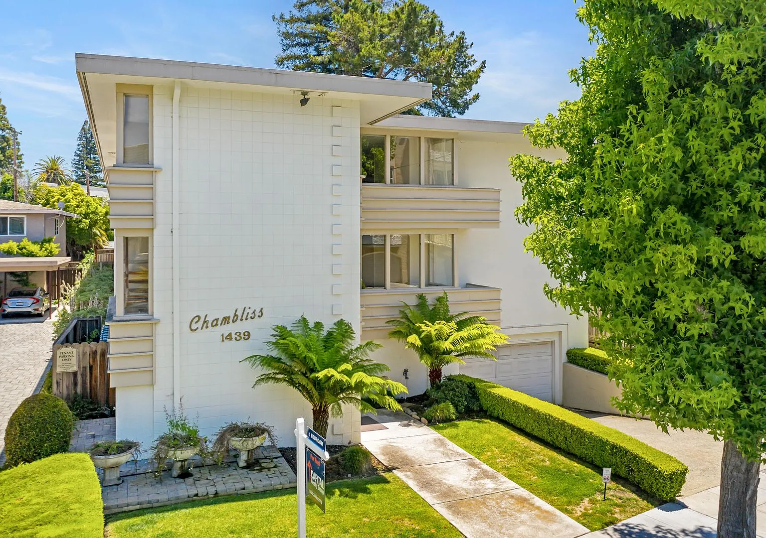 1439 Floribunda Av. — Photo 2