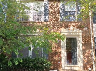 7010 Rogue Forest Ln, Gainesville, VA 20155