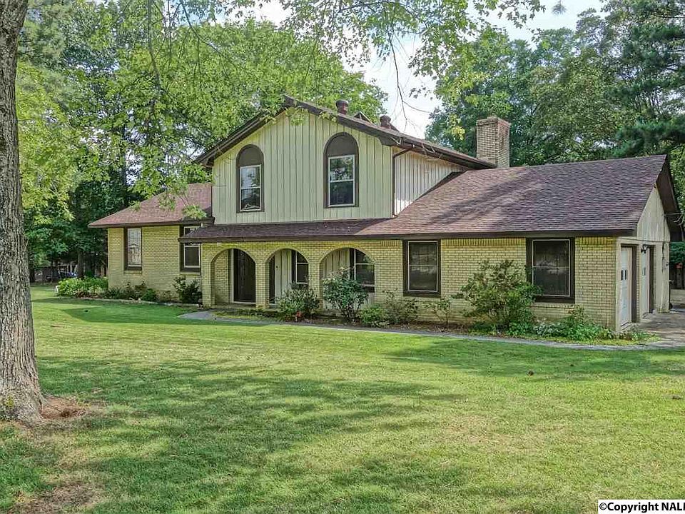 1st image of 639 Versailles Dr SE