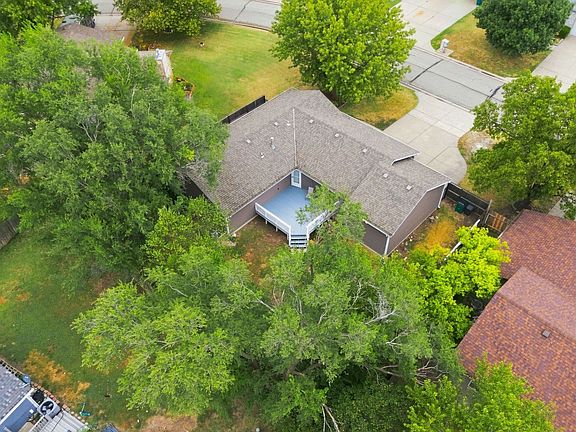 4th image of 11305 W Lotus St