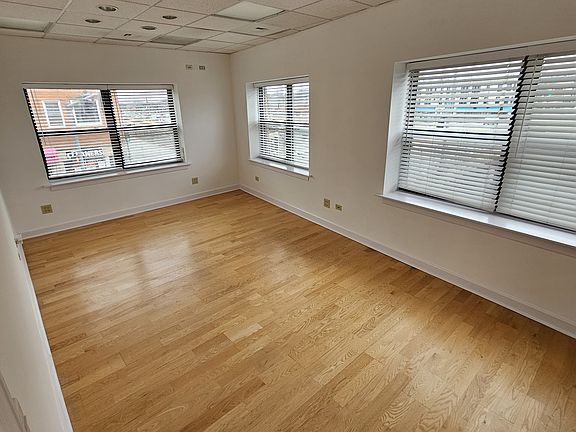 5th image of 900 S Oak Park Ave #A