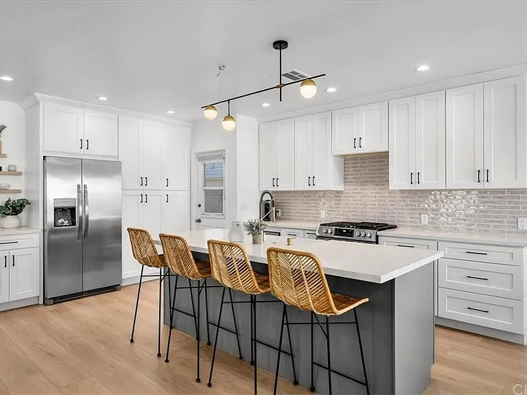 912 Ynez Ave — Photo 1