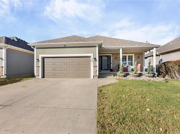 903 Redbud Dr, Paola, KS 66071