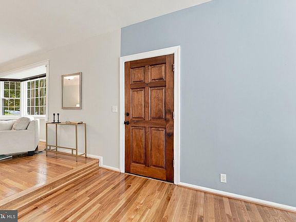 4th image of 9318 Worth Ave