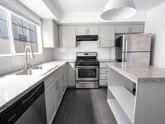 2nd image of 1817 Garfield Pl