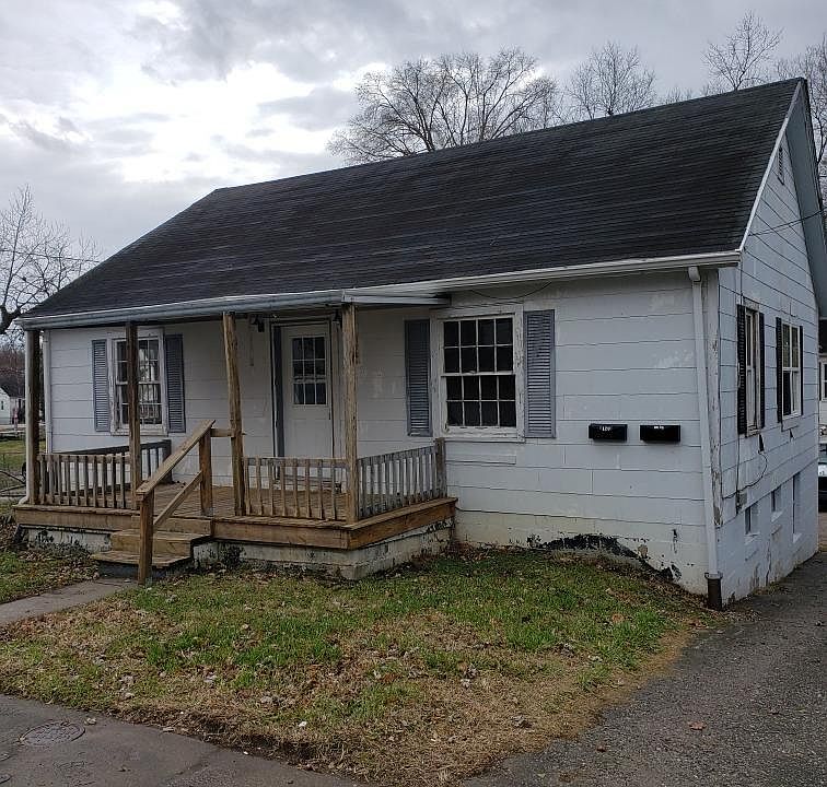 1st image of 120 & 120-1/2 E Walnut St