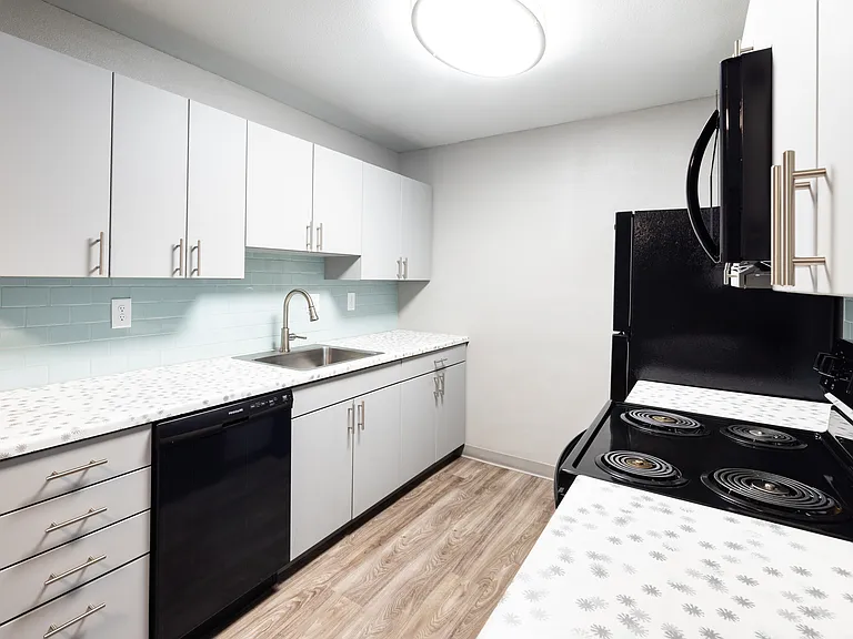 Caesar Square Apartments — Photo 8