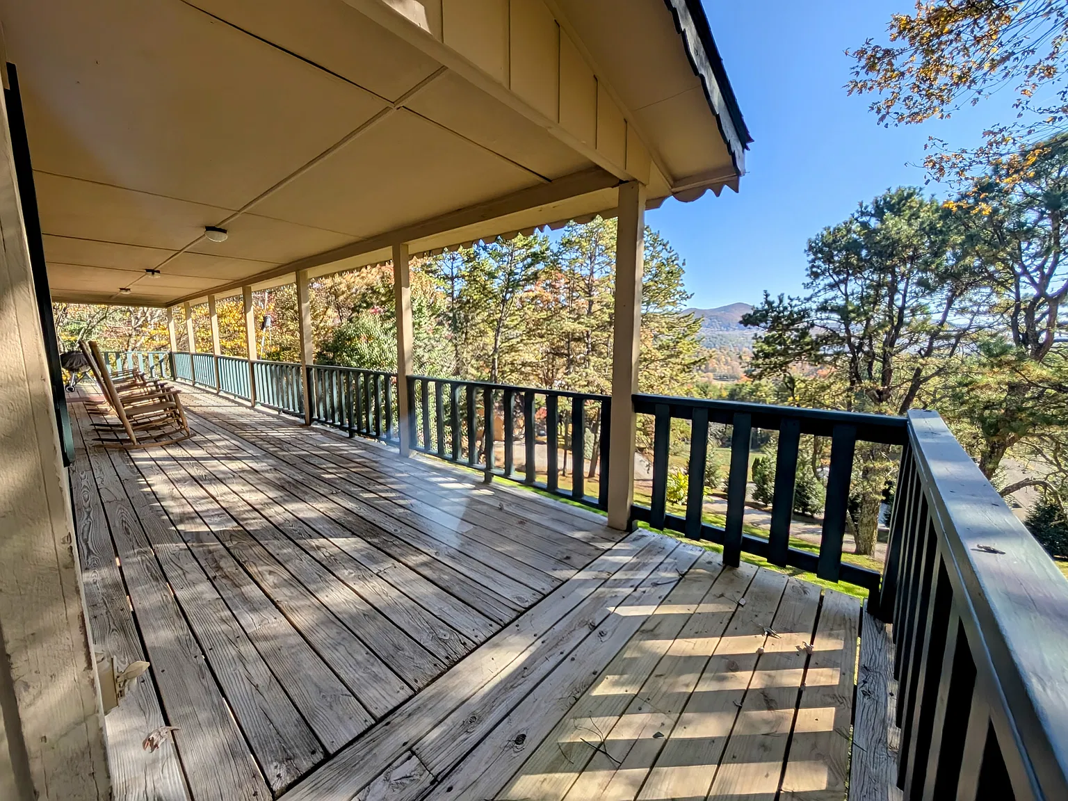 4 bed, 2560 sqft, $2,900 — Photo 3