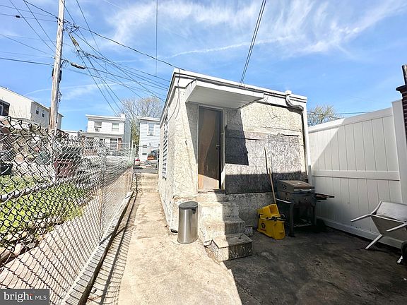 5th image of 735 S Harrison St