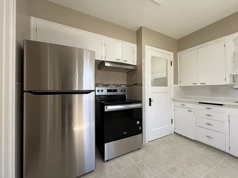 2417 N Rosa Parks Way — Photo 8